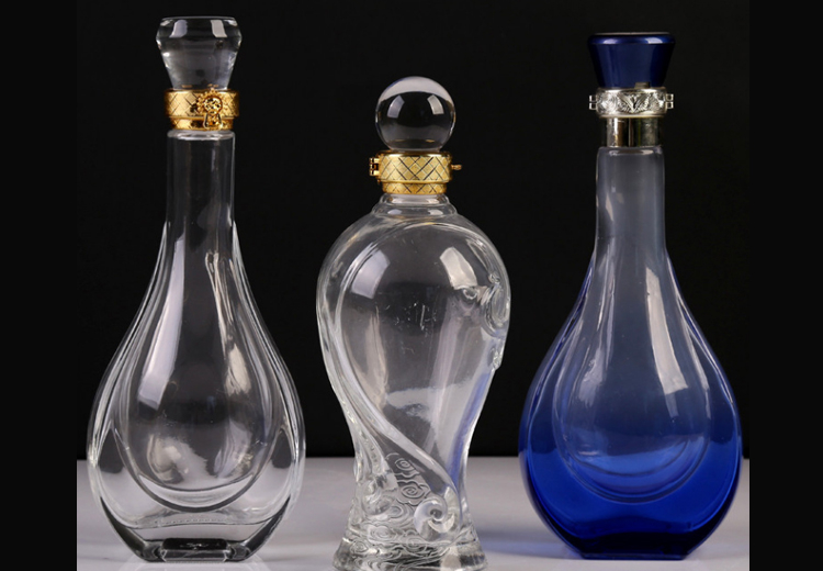 噴涂玻璃酒瓶與普通玻璃酒瓶之間有哪些區(qū)別？